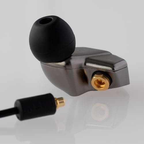 Final B2 In-Ear Closed Wired Headphones image